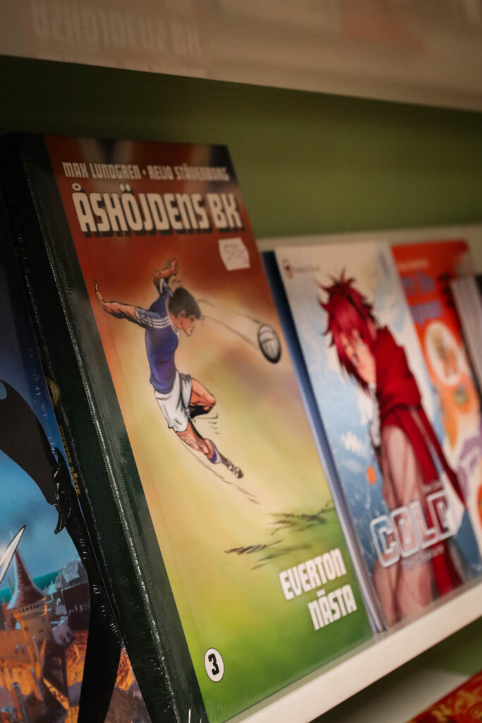 En av böckerna om Åshöjdens BK
